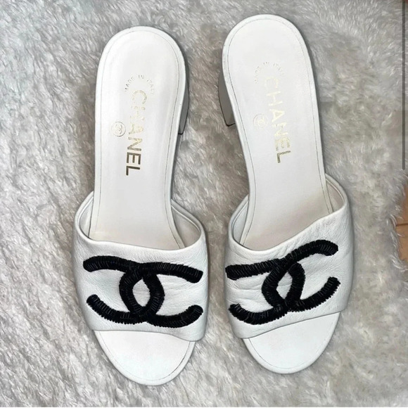 Chanel Black and White Calf Leather Sandals Sequin CC Logos Heel Block Classic - Picture 3 of 10